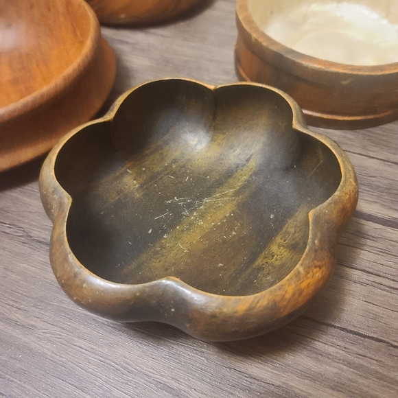 Assorted medium size wooden bowls - Picture 5 of 6